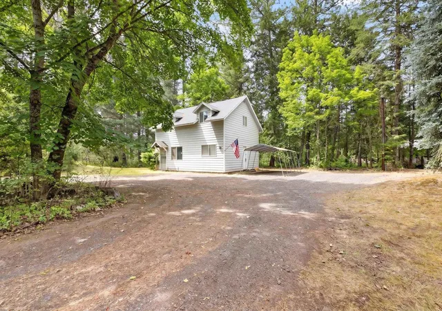 3rd image of 4421 E Chattaroy Rd, Chattaroy, WA 99003 | MLS# 202618537