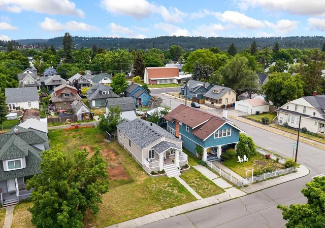 Homes for sale in Spokane, WA | 2621 W Sharp Ave Ave, Spokane, WA 99201 | MLS# 202618586