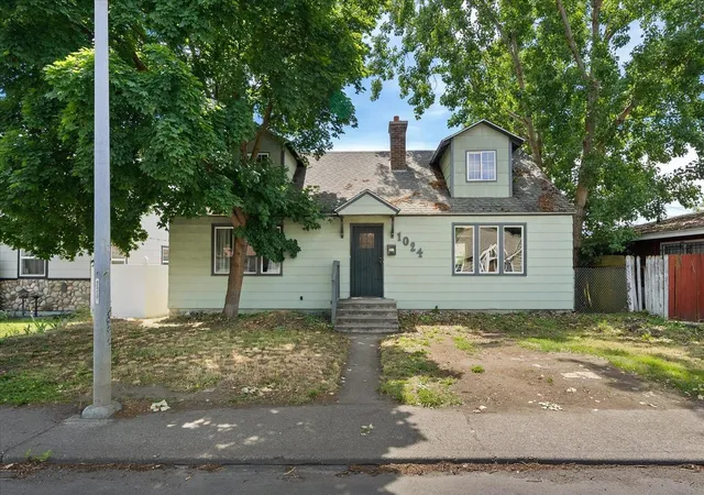 Homes for sale in Spokane, WA | 1024 E Wellesley Ave, Spokane, WA 99207 | MLS# 202618593