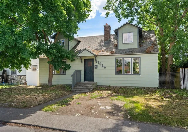 Homes for sale in Spokane, WA | 1024 E Wellesley Ave, Spokane, WA 99207 | MLS# 202618593