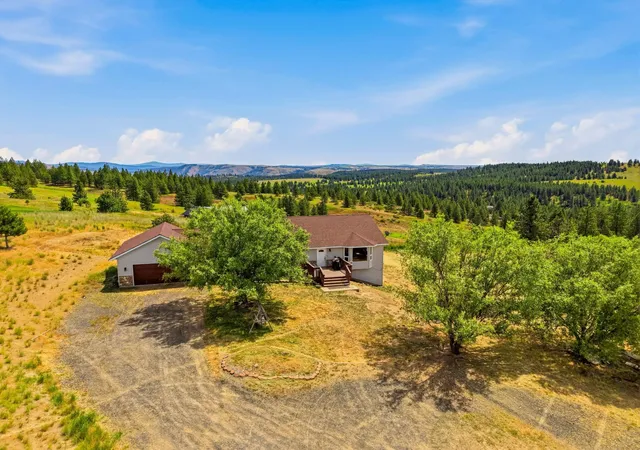 Homes for sale in Davenport, WA | 36127 N Hart Rd, Davenport, WA 99122 | MLS# 202618601