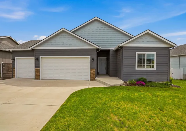 Photo 2 of Single family home for sale at 8470 N Oak St, Spokane, WA 99208 | MLS# 202618616 | Listing updated on 2026-09-15