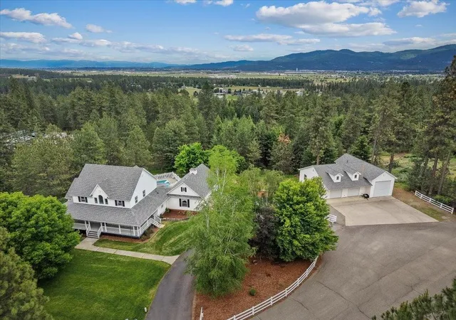 Homes for sale in Newman Lake, WA | 8704 N Malvern Rd, Newman Lake, WA 99025 | MLS# 202618635