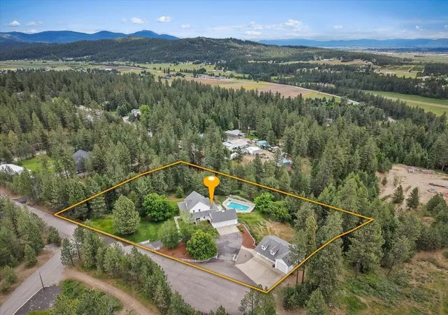 Homes for sale in Newman Lake, WA | 8704 N Malvern Rd, Newman Lake, WA 99025 | MLS# 202618635