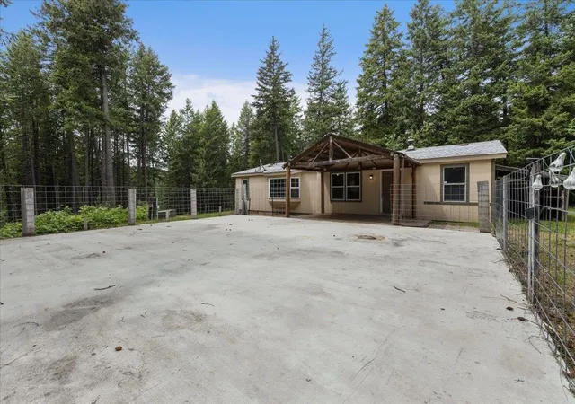 Photo 3 of Sale Pending at 14611 Mountain View Ln, Newman Lake, WA 99025 | MLS# 202618676 | Listing updated on 2026-09-18