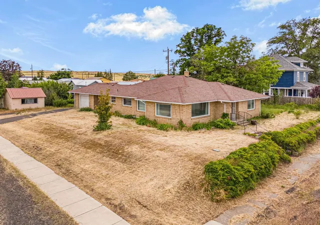 Homes for sale in Sprague, WA | 503 W 3rd St, Sprague, WA 99032 | MLS# 202618784