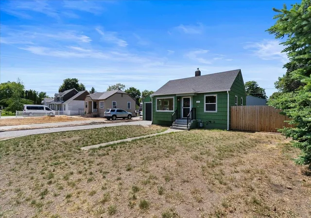 Photo 3 of Single family home for sale at 1403 N Farr Rd, Spokane Valley, WA 99206 | MLS# 202618841 | Listing updated on 2026-07-27