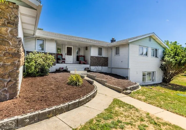 Photo 3 of Single family home for sale at 2105 W Borden Rd, Spokane, WA 99224 | MLS# 202618850 | Listing updated on 2026-10-17