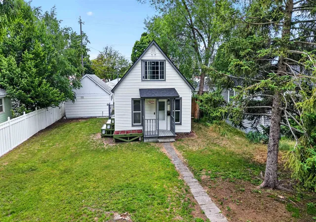 Photo 2 of Single family home for sale at 4423 N Cedar St, Spokane, WA 99205 | MLS# 202618860 | Listing updated on 2026-09-02