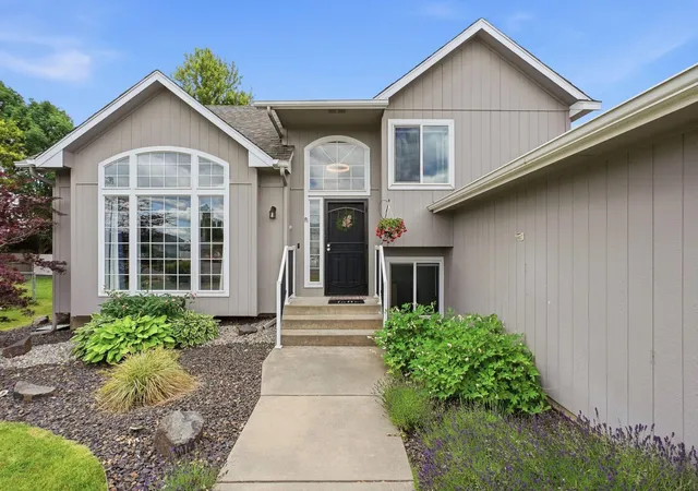 Homes for sale in Spokane, WA | 1428 E Sharpsburg Ave, Spokane, WA 99217 | MLS# 202618938