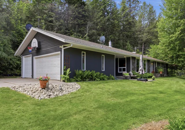Homes for sale in Chattaroy, WA | 6414 E E Chattaroy Rd Rd, Chattaroy, WA 99003 | MLS# 202619065
