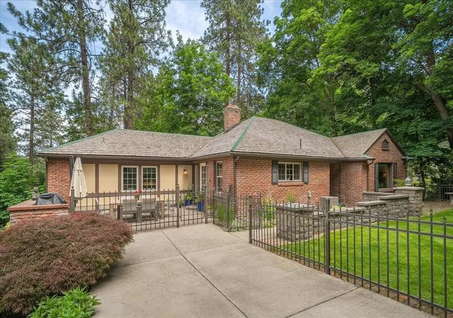 Photo 3 of Sale Pending at 2107 E 16th Avenue, Spokane, WA 99203 | MLS# 202619146 | Listing updated on 2026-10-07