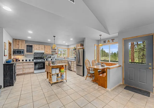 Homes for sale in Davenport, WA | 40048 E Cayuse Cove Rd, Davenport, WA 99122 | MLS# 202619153