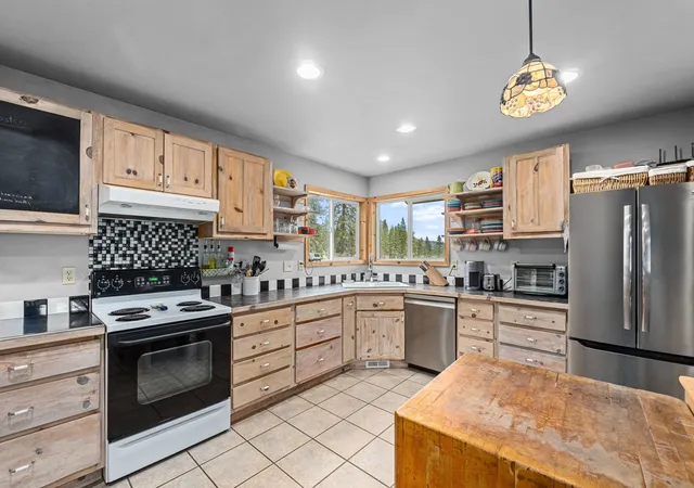 Homes for sale in Davenport, WA | 40048 E Cayuse Cove Rd, Davenport, WA 99122 | MLS# 202619153
