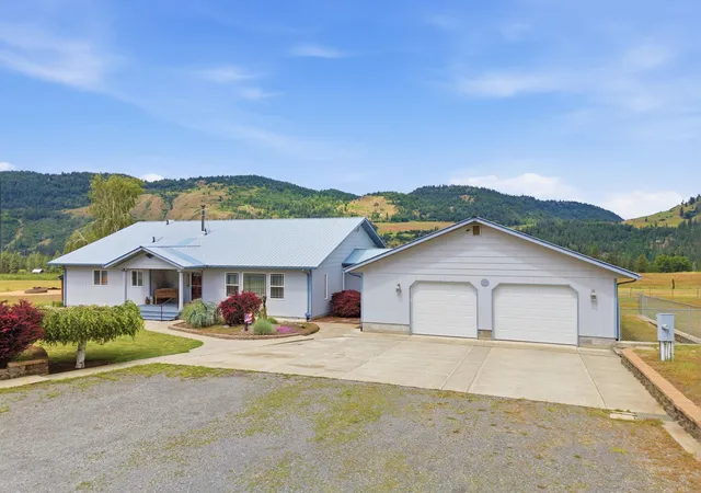 Homes for sale in Evans, WA | 2386 Woodlark Wy, Evans, WA 99126 | MLS# 202619156