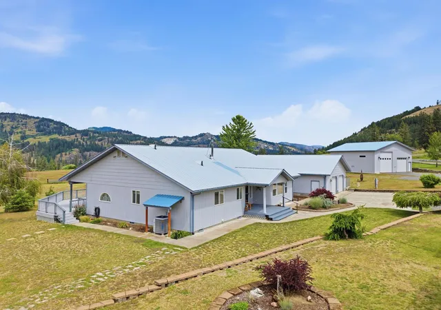 Homes for sale in Evans, WA | 2386 Woodlark Wy, Evans, WA 99126 | MLS# 202619156