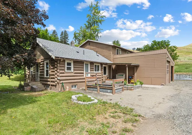 Homes for sale in Hunters, WA | 4925 Melin Rd, Hunters, WA 99137 | MLS# 202619214