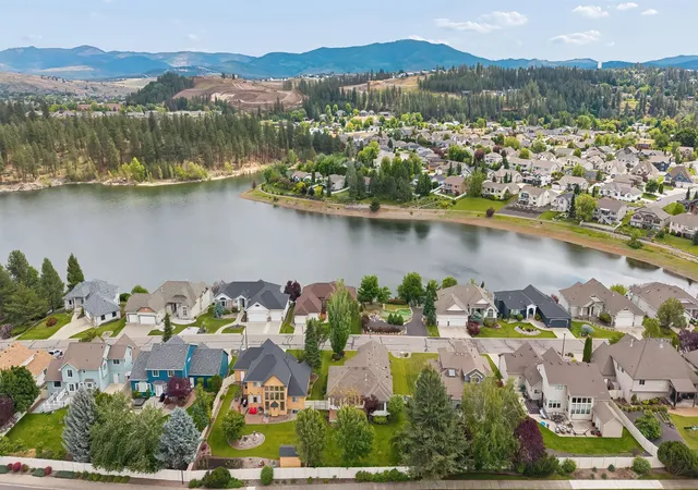 Photo 3 of Single family home for sale at 522 S Shelley Lake Ln, Spokane Valley, WA 99037 | MLS# 202619257 | Listing updated on 2026-09-18