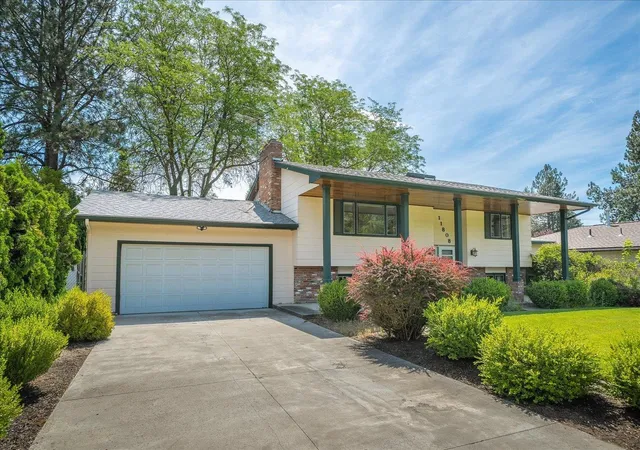 Photo 2 of Sale Pending at 11808 N Madison St, Spokane, WA 99218 | MLS# 202619426 | Listing updated on 2026-08-25