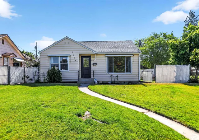 Photo 2 of Single family home for sale at 5104 N Elgin St, Spokane, WA 99205 | MLS# 202619427 | Listing updated on 2026-08-26