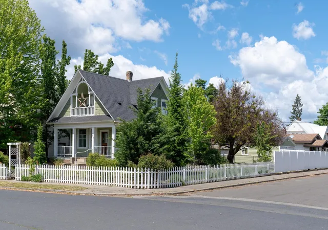 Homes for sale in Spokane, WA | 1804 W Augusta Ave, Spokane, WA 99205 | MLS# 202619456