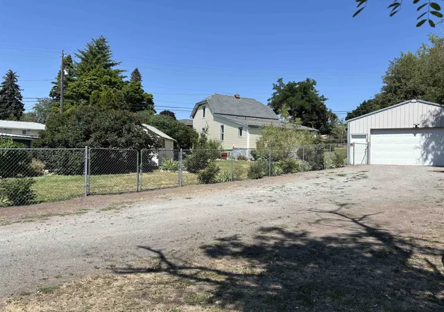 Photo 4 of Single family home for sale at 2030 N Perry St, Spokane, WA 99207 | MLS# 202619607 | Listing updated on 2026-09-03