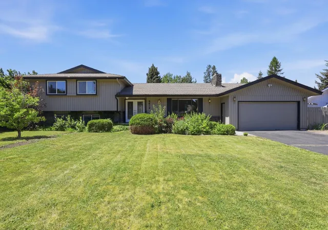 Homes for sale in Spokane, WA | 5612 S Stone St, Spokane, WA 99223 | MLS# 202619626