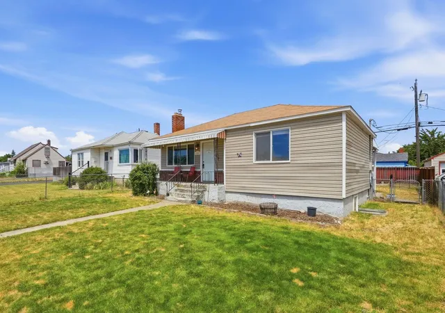 Photo 2 of Single family home for sale at 1207 E Lacrosse Ave, Spokane, WA 99207 | MLS# 202619689 | Listing updated on 2026-07-20