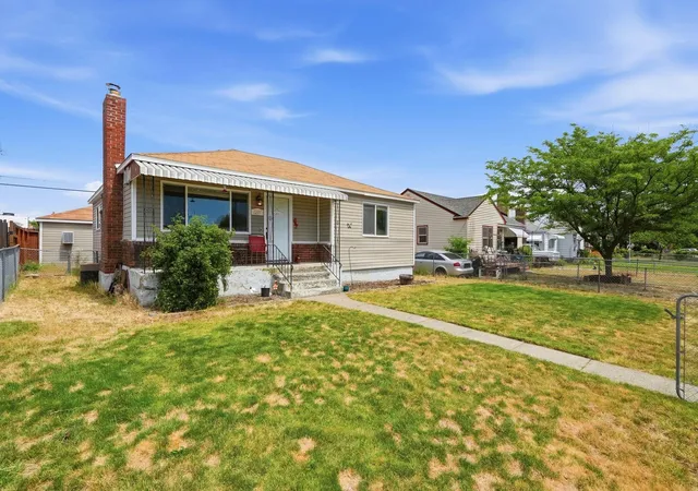 Photo 3 of Single family home for sale at 1207 E Lacrosse Ave, Spokane, WA 99207 | MLS# 202619689 | Listing updated on 2026-07-20