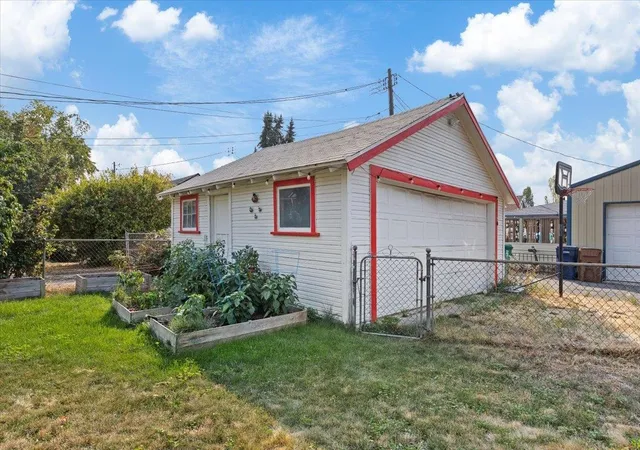 Homes for sale in Spokane, WA | 2633 N Stevens St, Spokane, WA 99205 | MLS# 202619711