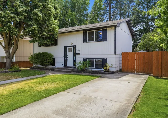 1st image of 4221 W Everett Ave, Spokane, WA 99205 | MLS# 202619783