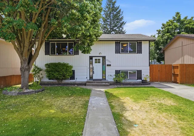 2nd image of 4221 W Everett Ave, Spokane, WA 99205 | MLS# 202619783