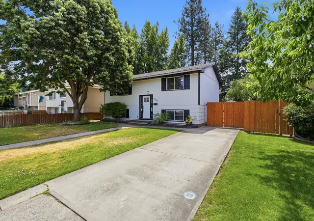 3rd image of 4221 W Everett Ave, Spokane, WA 99205 | MLS# 202619783