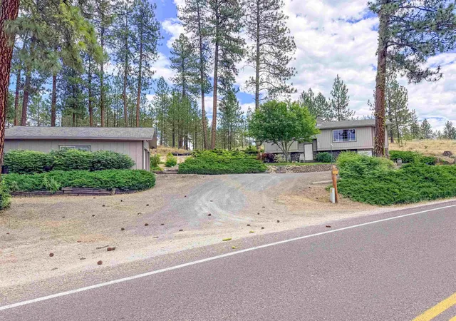Homes for sale in Kettle Falls, WA | 1338 W Old Kettle Rd, Kettle Falls, WA 99141 | MLS# 202619797