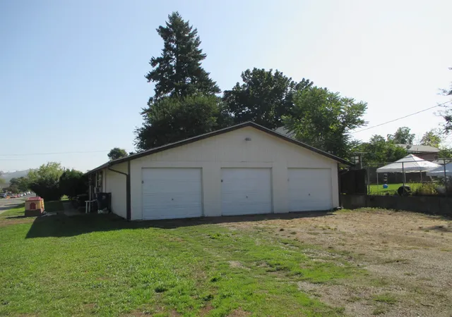 Photo 3 of Multi family home for sale at 1902 E Everett Ave, Spokane, WA 99207 | MLS# 202619809 | Listing updated on 2026-10-06