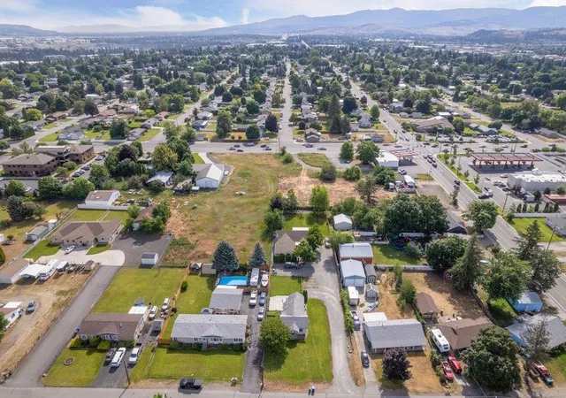 Homes for sale in Spokane Valley, WA | 824 N Mamer Ave Ave, Spokane Valley, WA 99216 | MLS# 202619888