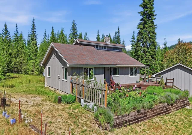 2nd image of 851 Balcom Rd, Newport, WA 99156 | MLS# 202619905