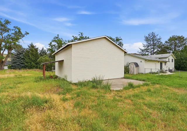 4th image of 414 S Henry Rd, Greenacres, WA 99016 | MLS# 202619911