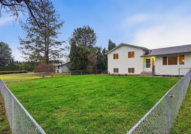 5th image of 414 S Henry Rd, Greenacres, WA 99016 | MLS# 202619911