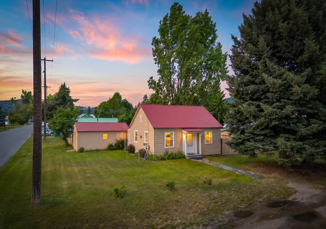 1st image of 208 W Jenkins Ave, Chewelah, WA 99109 | MLS# 202619930