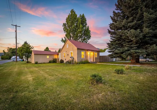 3rd image of 208 W Jenkins Ave, Chewelah, WA 99109 | MLS# 202619930