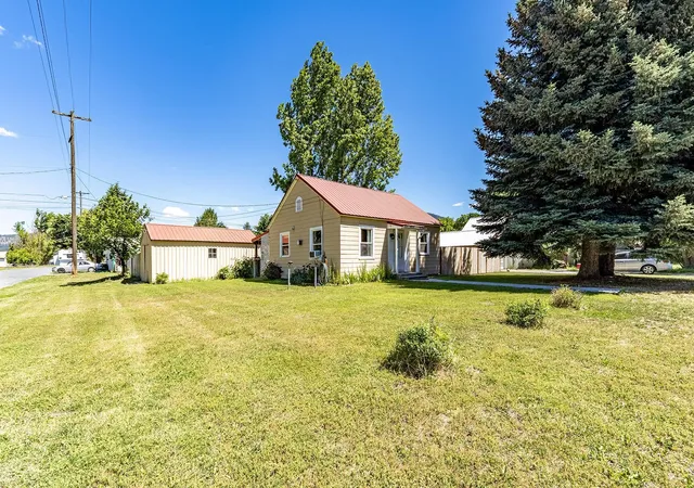 4th image of 208 W Jenkins Ave, Chewelah, WA 99109 | MLS# 202619930