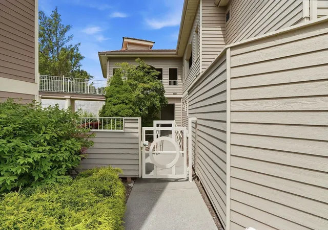 2nd image of 639 N Riverpoint Blvd, Spokane, WA 99202 | MLS# 202619941
