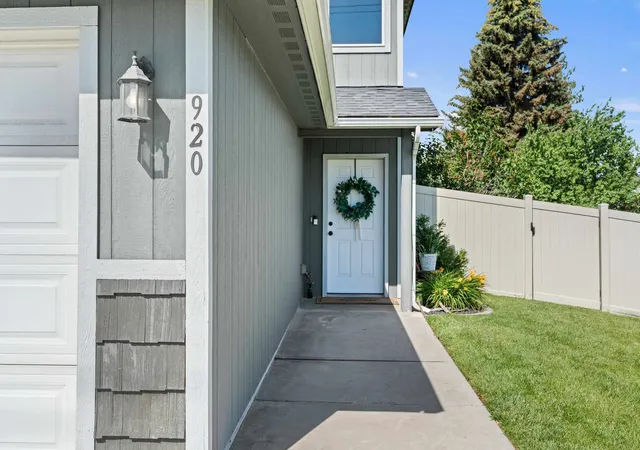 Homes for sale in Spokane Valley, WA | 920 S Evergreen Rd, Spokane Valley, WA 99037 | MLS# 202619946