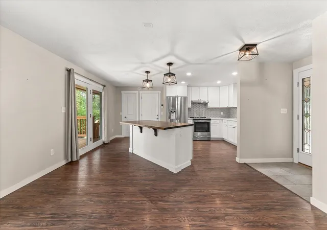 Photo 3 of Single family home for sale at 1006 W Bellwood Dr, Spokane, WA 99218 | MLS# 202619948 | Listing updated on 2026-09-03