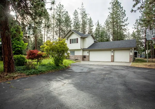 Homes for sale in Nine Mile Falls, WA | 16810 N Wylie Dr, Nine Mile Falls, WA 99026 | MLS# 202619962
