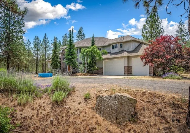 Homes for sale in Spokane, WA | 8217 W Rutter Pkwy, Spokane, WA 99208 | MLS# 202619982