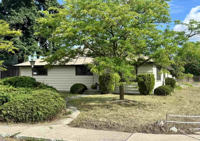 Homes for sale in Spokane, WA | 2604 W Crown Ave, Spokane, WA 99205 | MLS# 202620022