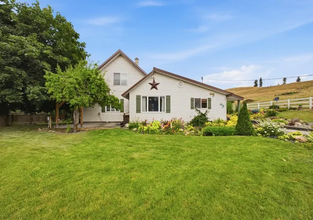 4th image of 691 Hwy 20 E, Colville, WA 99114 | MLS# 202620043