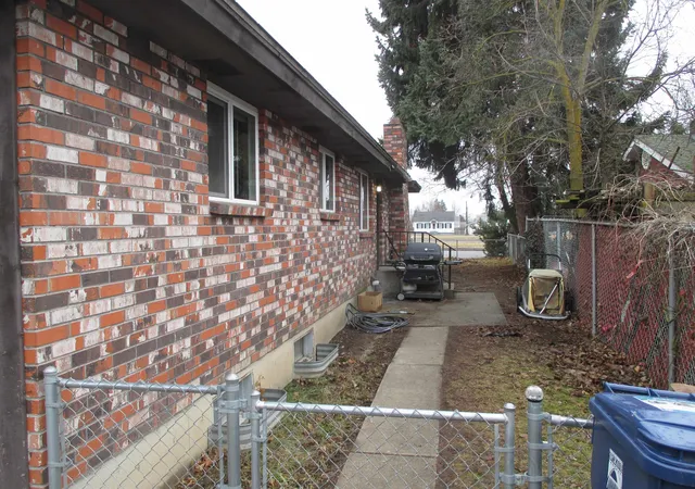 Photo 2 of Multi family home for sale at 557 E Broad Ave, Spokane, WA 99203 | MLS# 202620045 | Listing updated on 2026-10-06